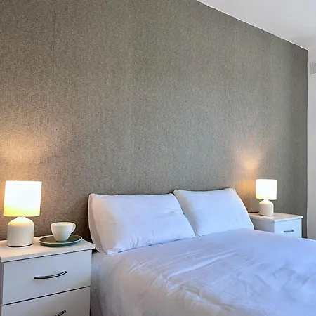 2 Bed Near Centre