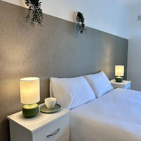 2 Bed Near Centre